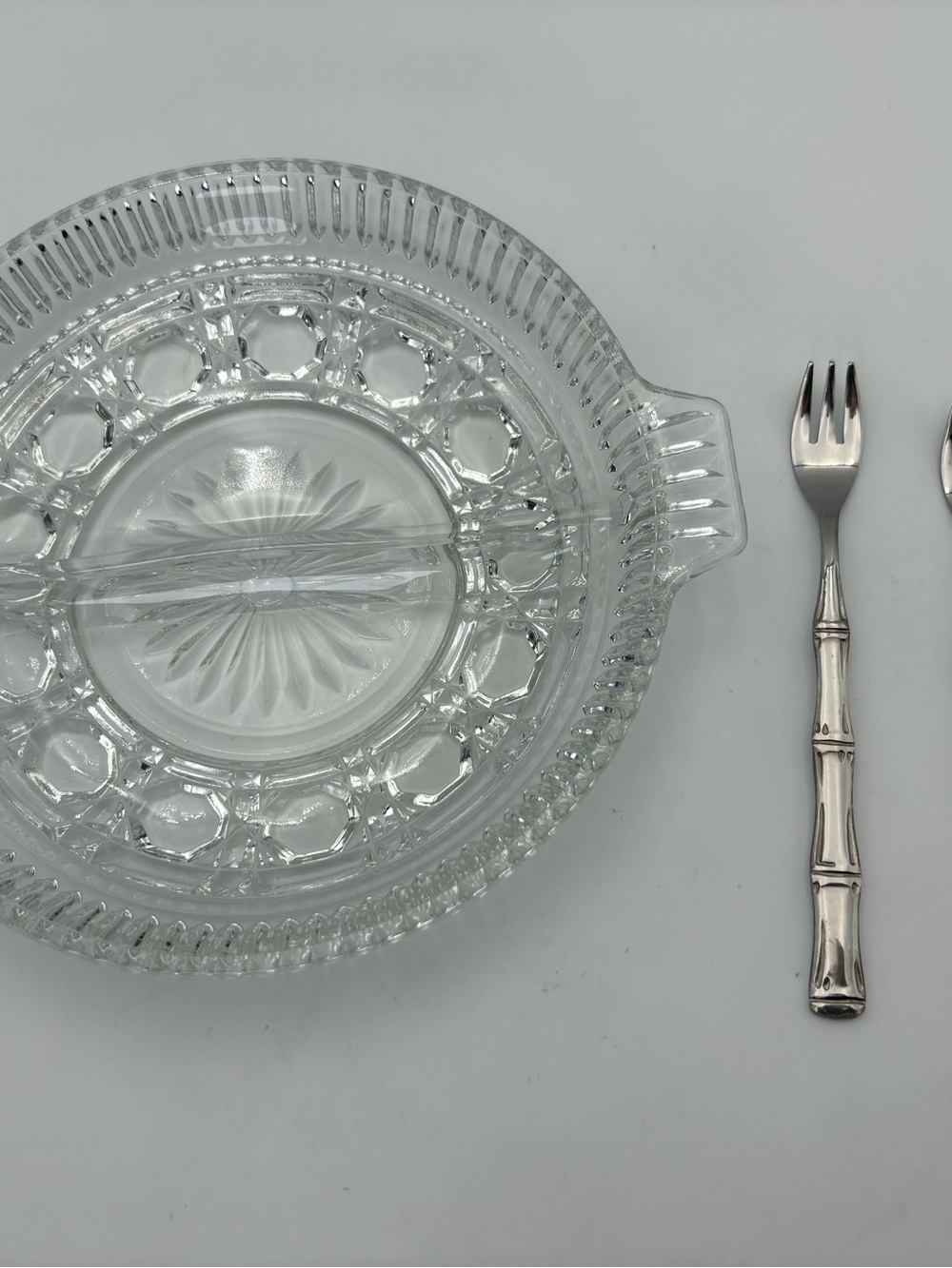 Vintage Federal Glass Windsor Pattern Divided Serving Bowl with Handle - 2 Forks - Picture 2 of 10